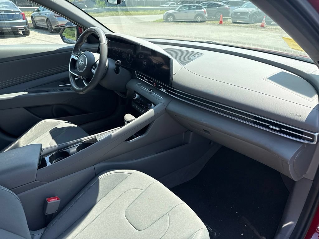Used 2025 Hyundai Elantra SEL FWD image 25