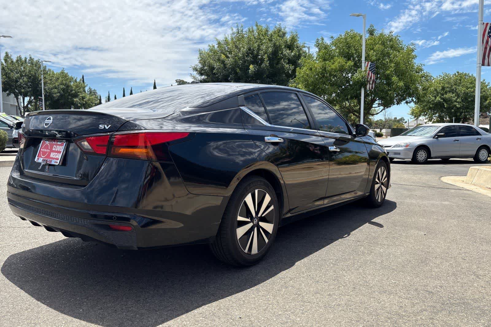 Used 2021 Nissan Altima 2.5 SV FWD image 3