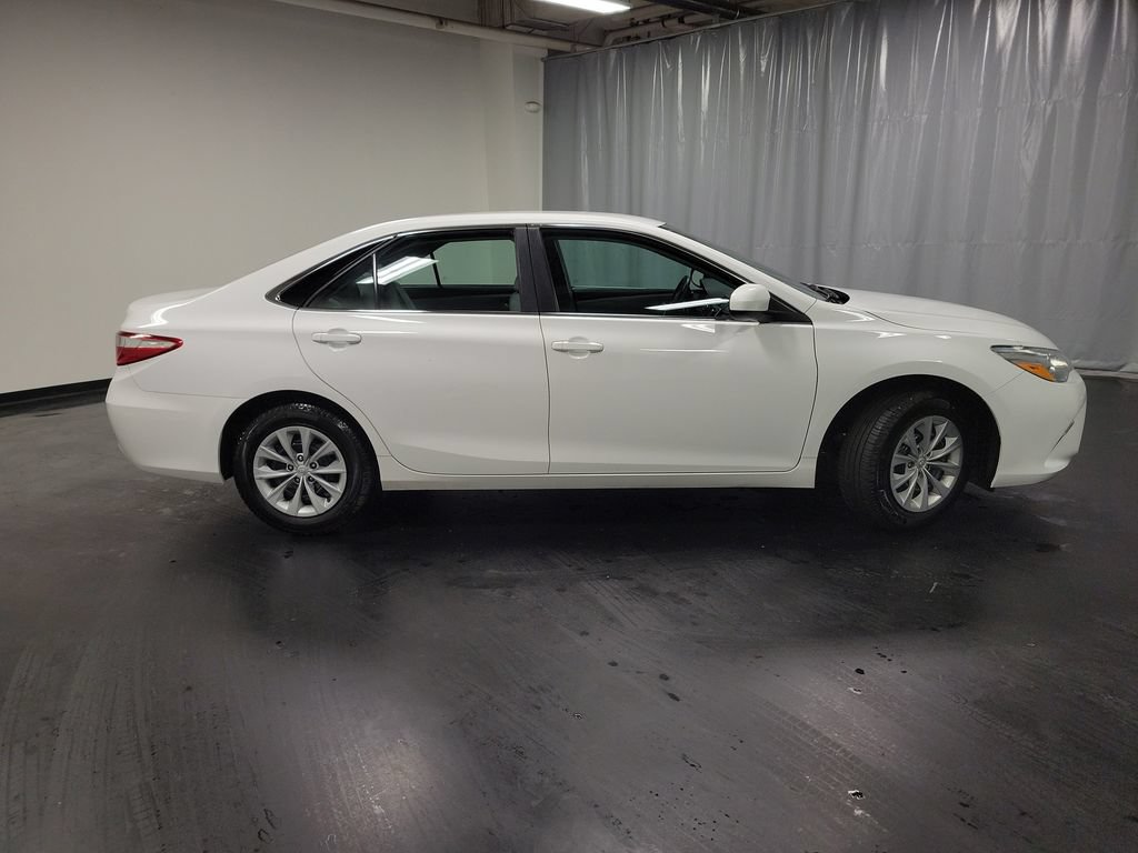 Used 2016 Toyota Camry LE FWD image 9