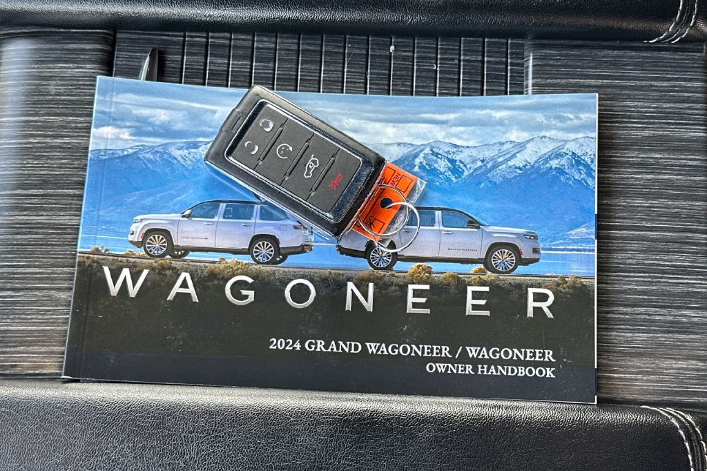 Used 2024 Jeep Wagoneer Series II w/ Flexible Seating Group AWD/4WD image 12