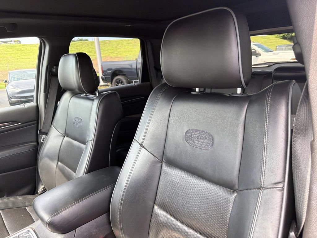 Used 2020 Jeep Grand Cherokee Overland AWD/4WD image 22