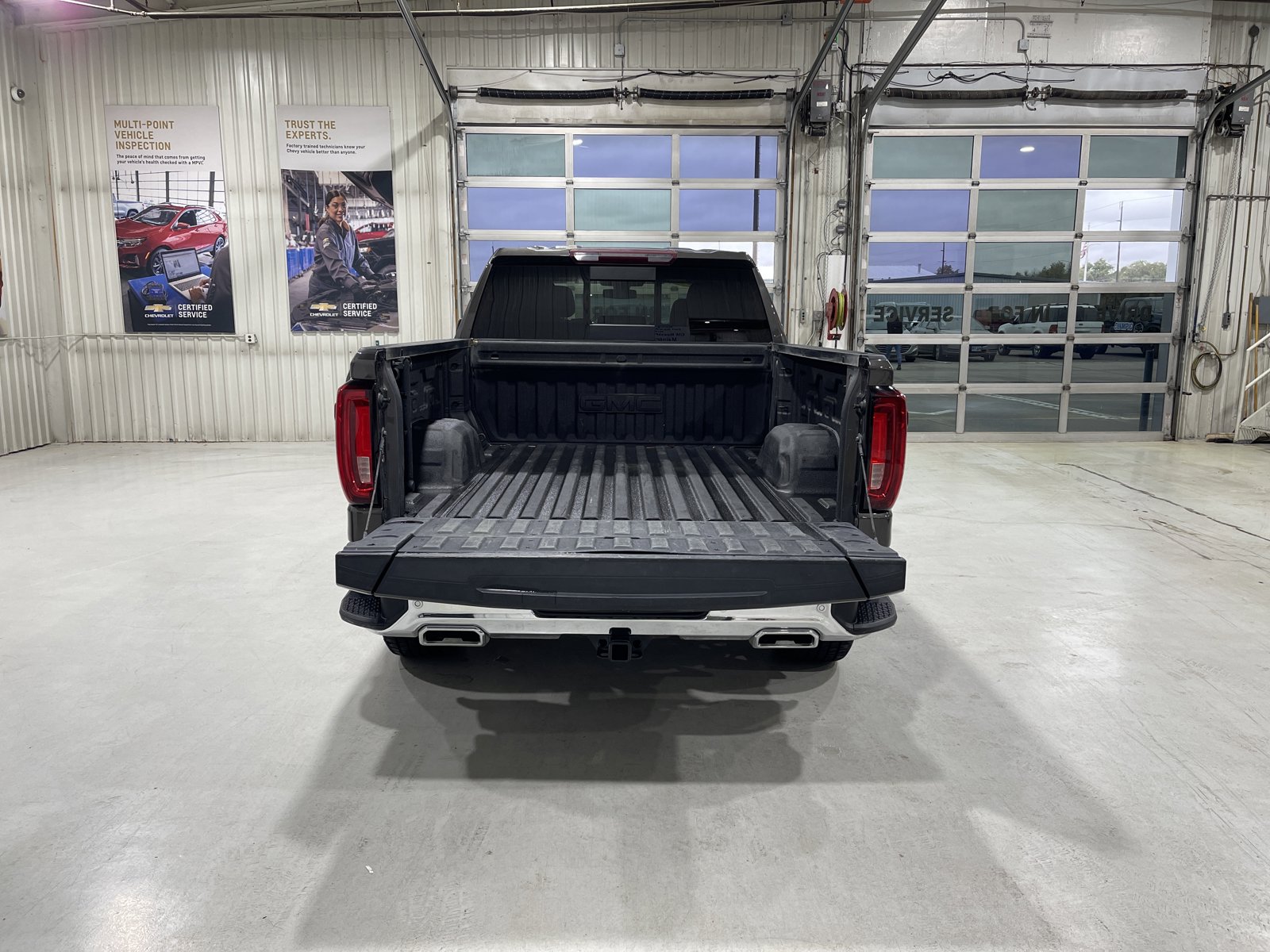 Used 2020 GMC Sierra 1500 SLT w/ SLT Premium Plus Package AWD/4WD image 16