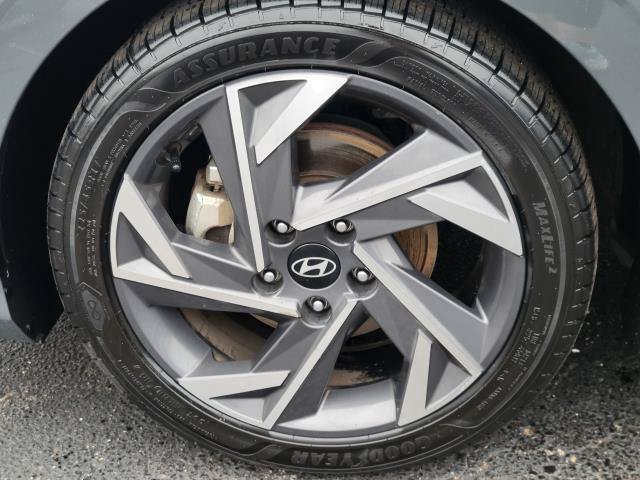 Used 2025 Hyundai Elantra SEL FWD image 5