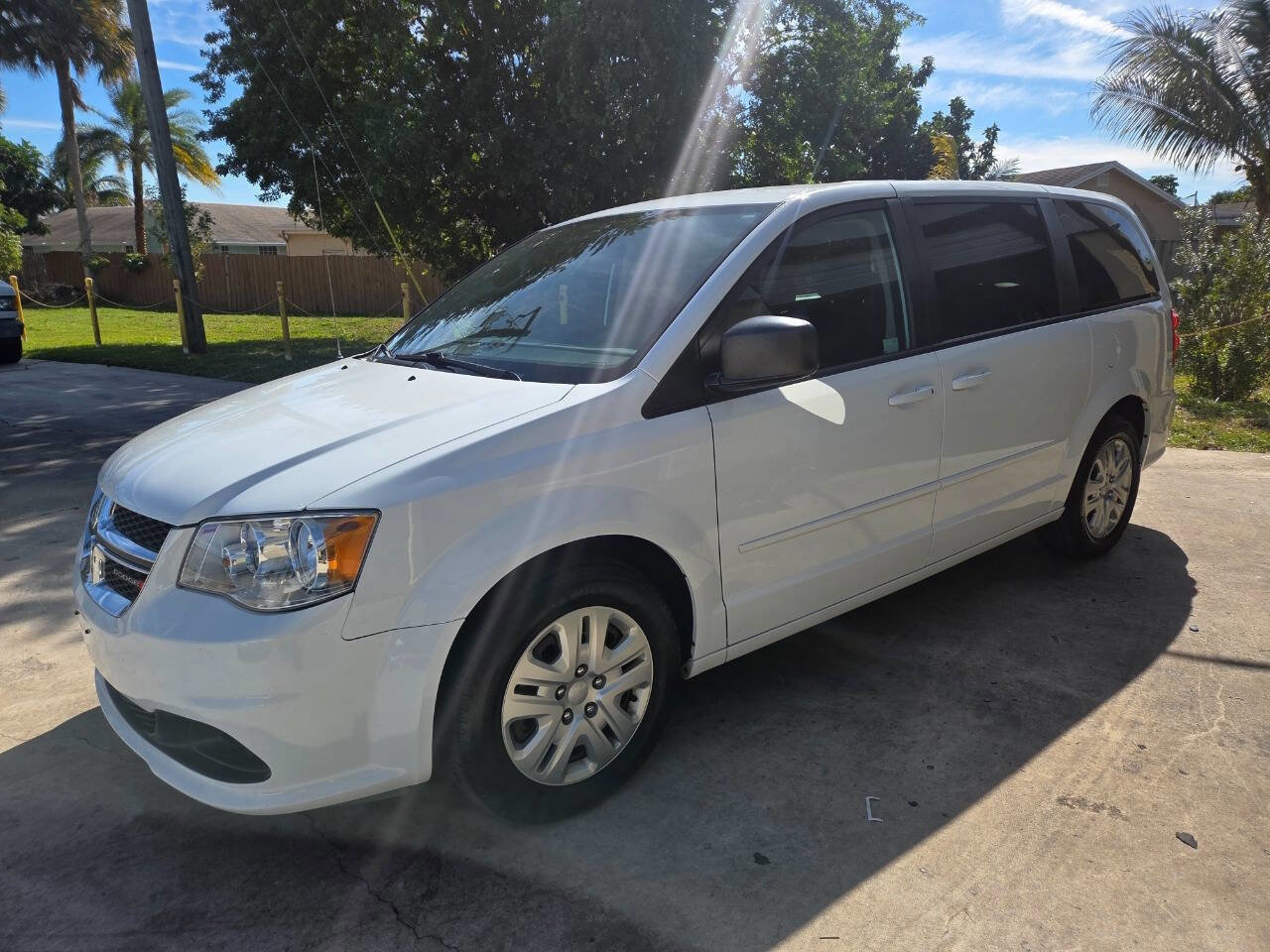 Used 2017 Dodge Grand Caravan SE w/ Power Window Group image 3