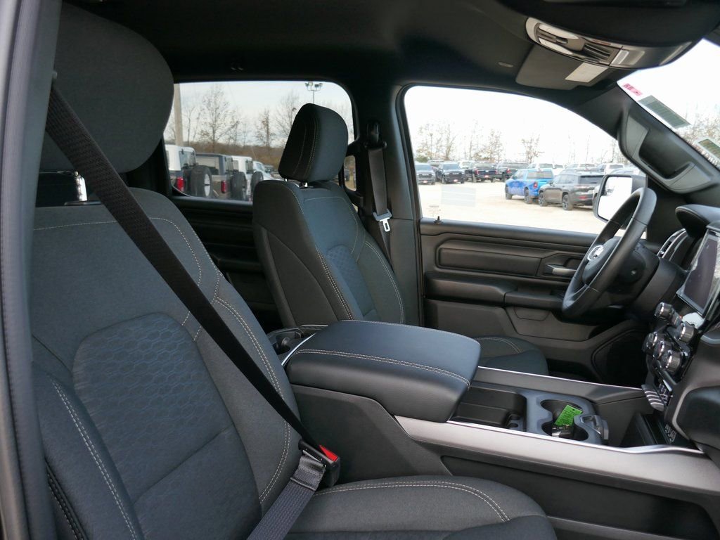 New 2026 RAM 1500 Express AWD/4WD image 9