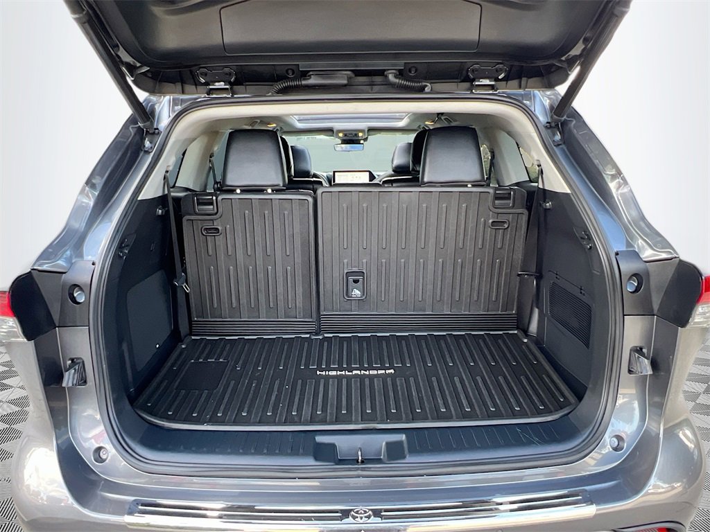 Used 2023 Toyota Highlander Platinum image 26