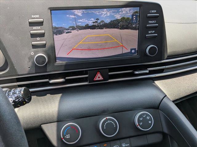 Used 2022 Hyundai Elantra SE FWD image 13