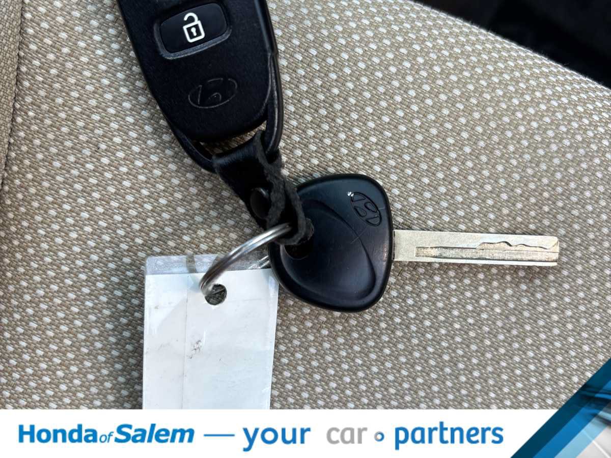 Used 2013 Hyundai Accent GLS FWD image 20