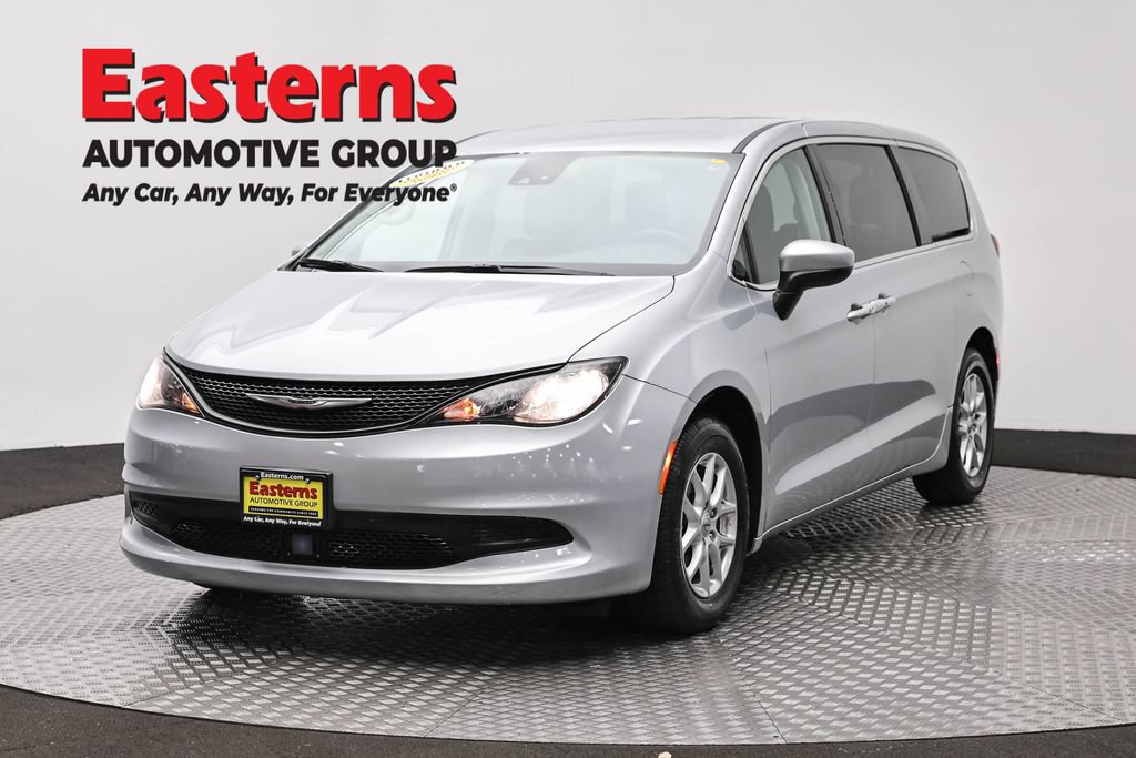 Used 2023 Chrysler Voyager LX FWD image 1