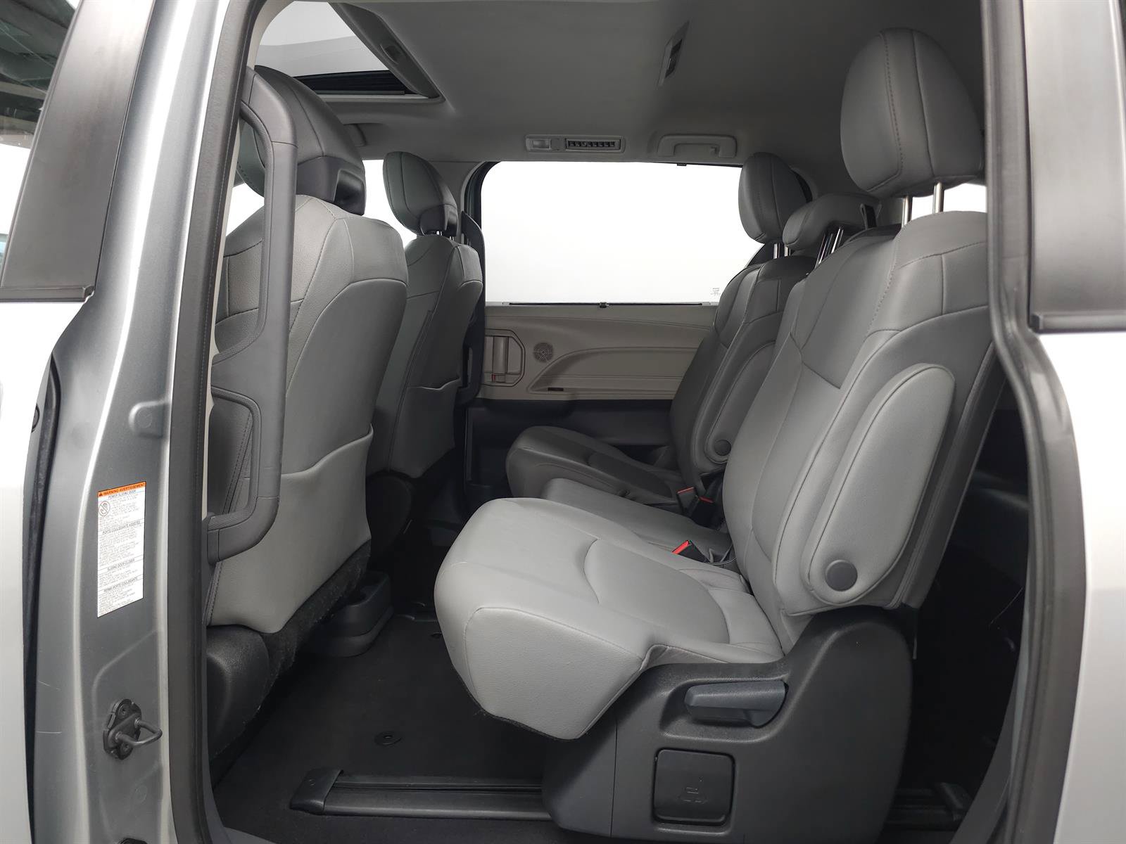 Certified 2024 Toyota Sienna XLE FWD image 5