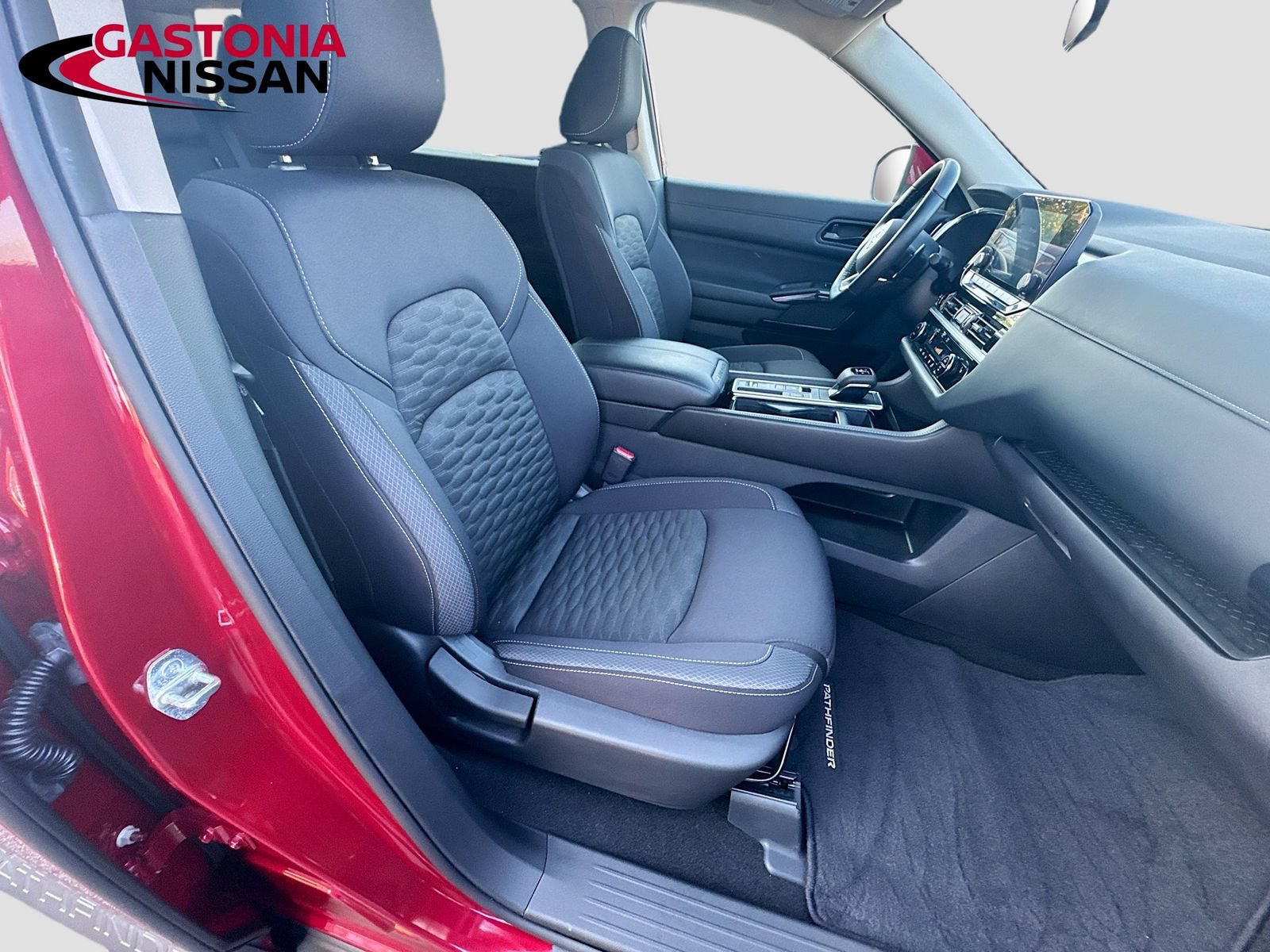 Used 2024 Nissan Pathfinder SV FWD image 37
