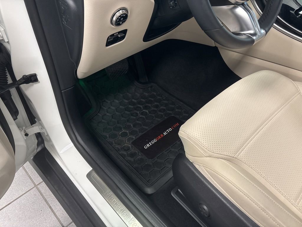 Used 2025 Mercedes-Benz GLC 300 image 12