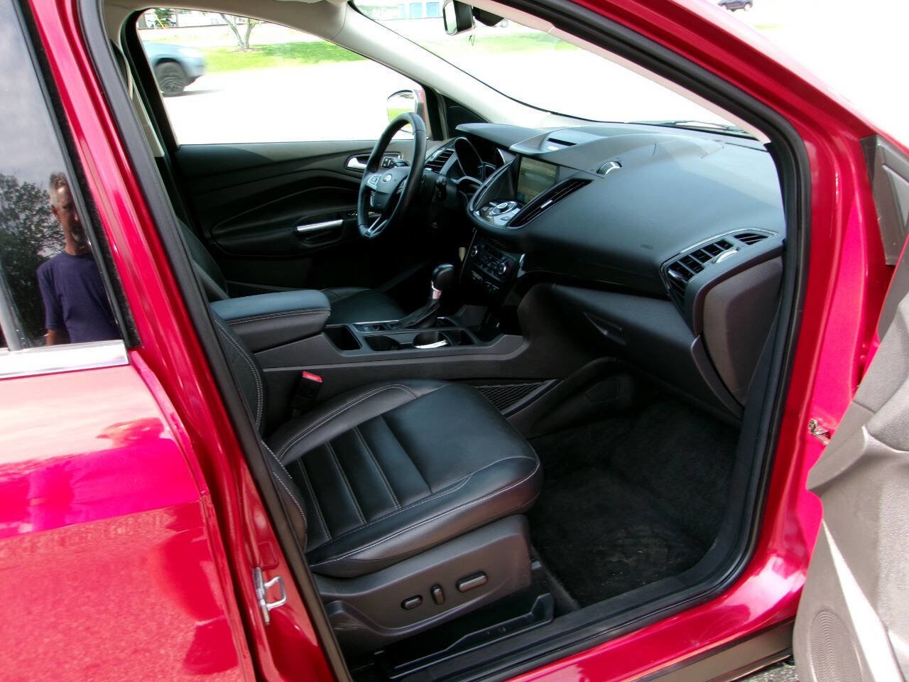 Used 2017 Ford Escape Titanium image 8