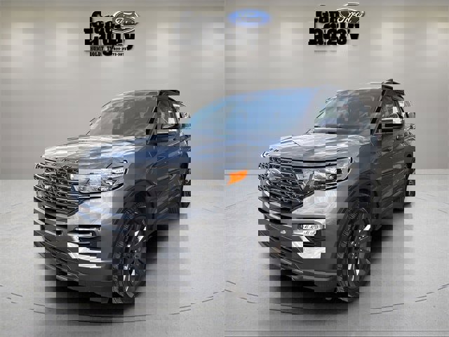 Used 2022 Ford Explorer XLT w/ Equipment Group 202A image 3