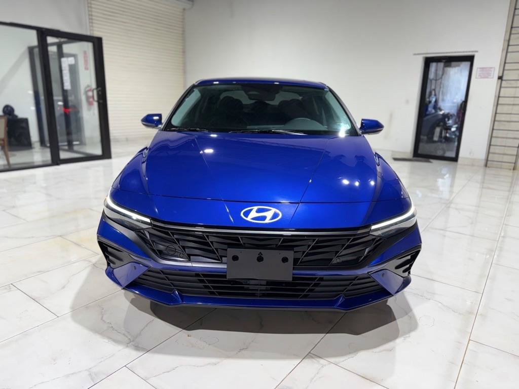 Used 2026 Hyundai Elantra Limited FWD image 2