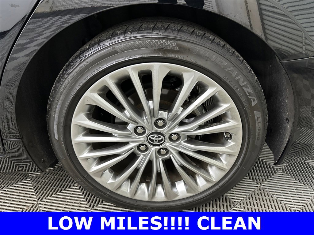 Used 2019 Toyota Avalon Limited image 20
