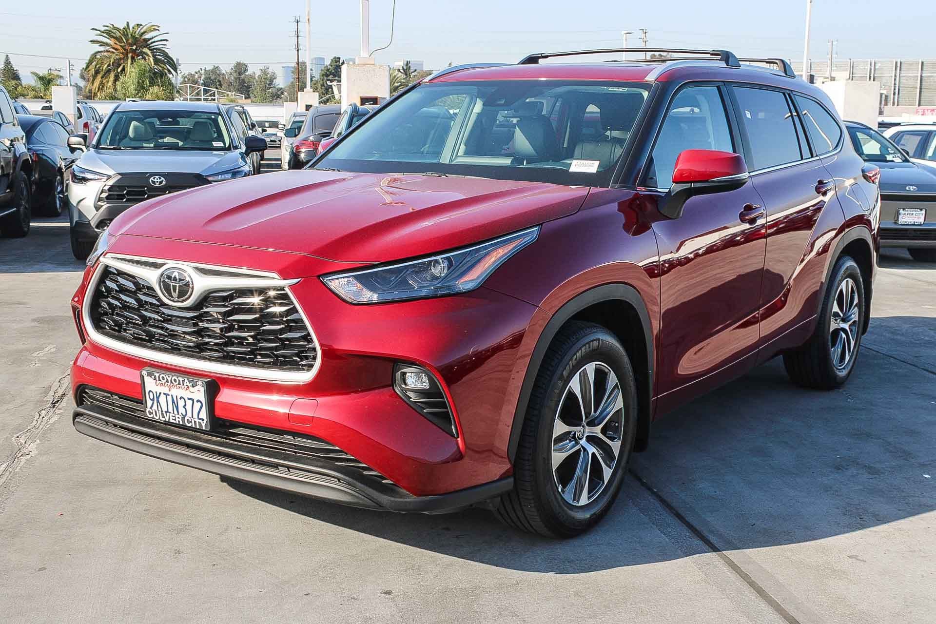 Certified 2023 Toyota Highlander XLE image 3