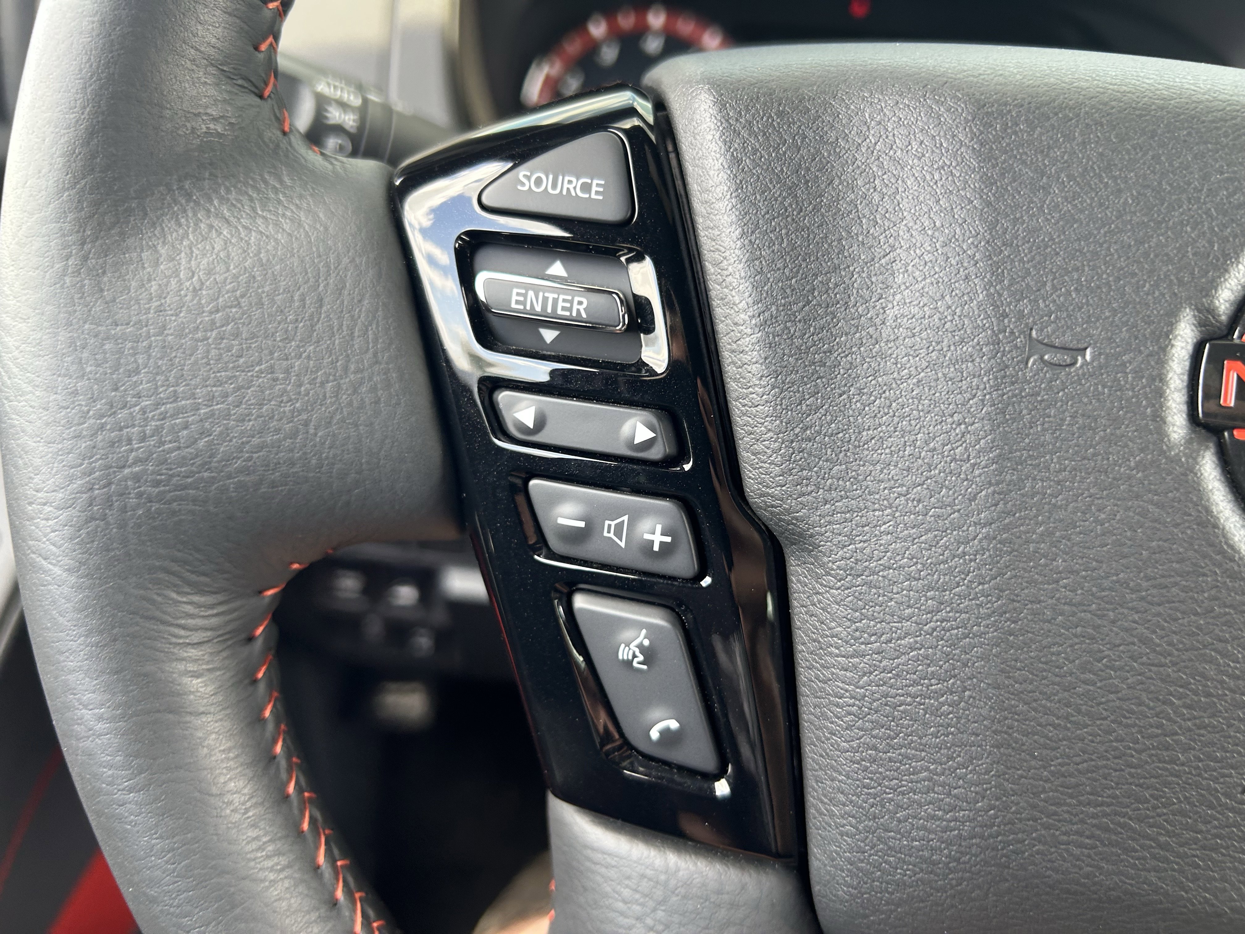 Used 2025 Nissan Frontier PRO-4X w/ Pro Premium Package AWD/4WD image 19