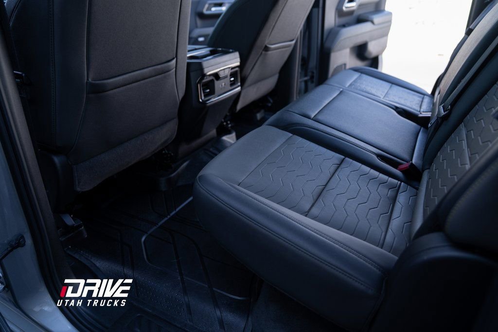 Used 2024 Chevrolet Silverado 1500 ZR2 w/ Technology Package image 28