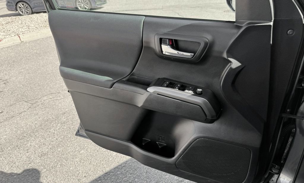 Used 2020 Toyota Tacoma TRD Off-Road image 12