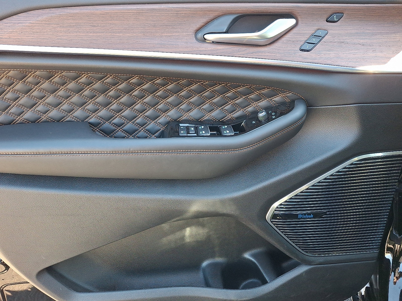 Used 2023 Jeep Grand Cherokee L Summit w/ Advanced Protech Group IV image 13