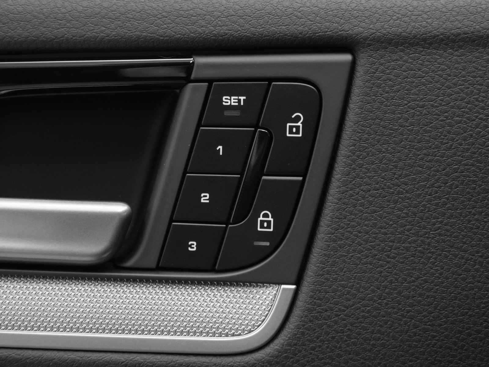 Used 2025 Porsche Cayenne image 27