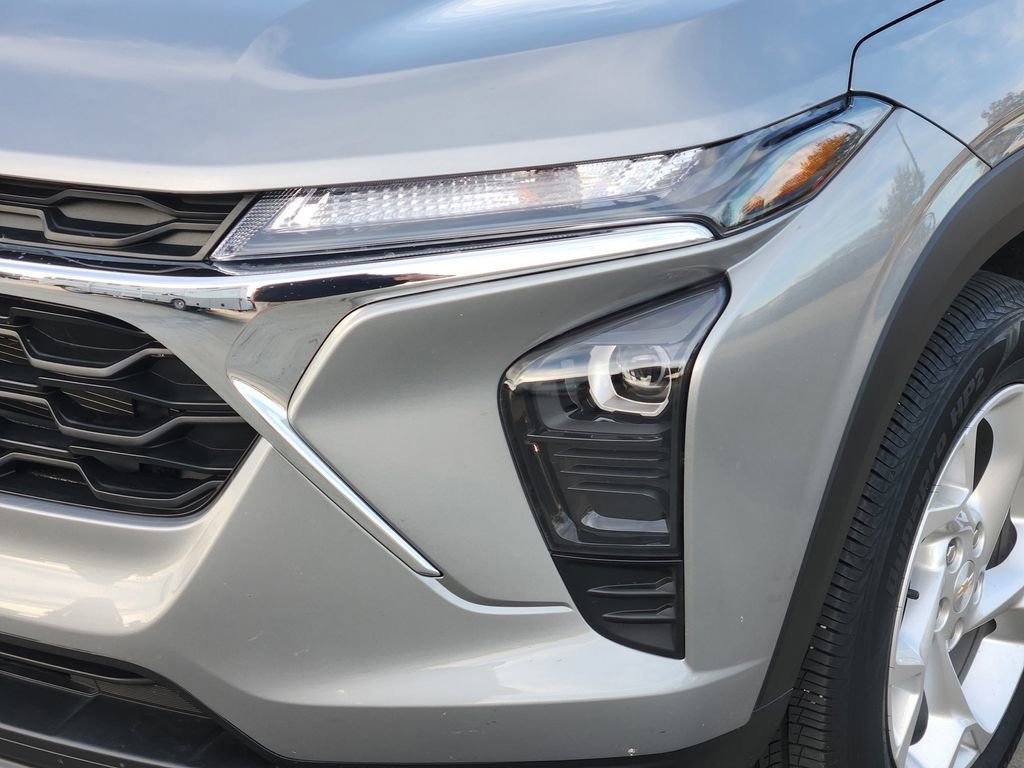 Used 2024 Chevrolet Trax LS w/ LS Convenience Package image 13