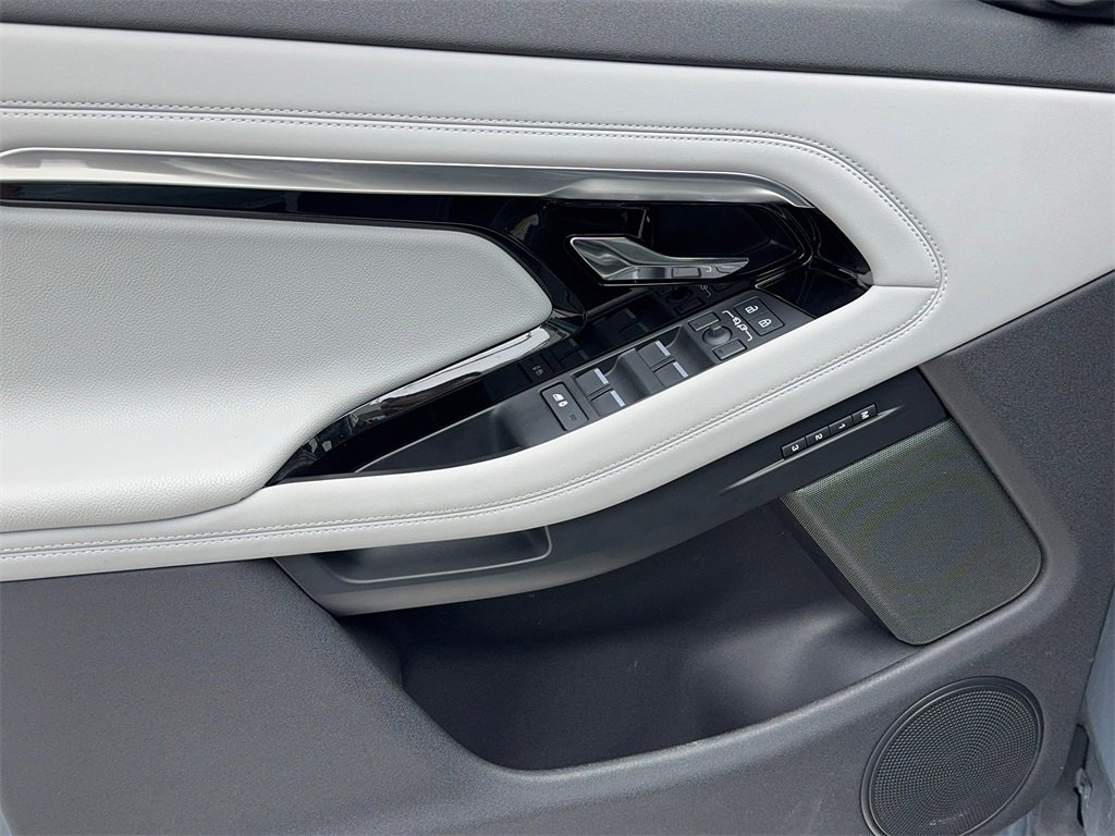 Used 2023 Land Rover Range Rover Evoque R-Dynamic SE image 39