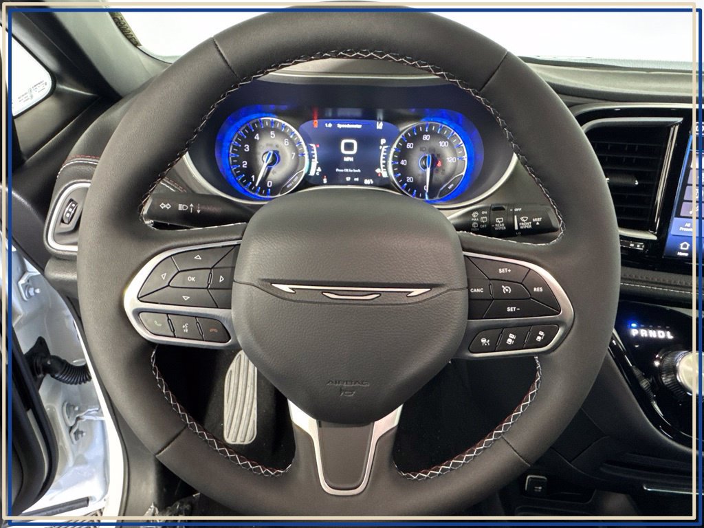 New 2027 Chrysler Pacifica Select AWD/4WD image 13