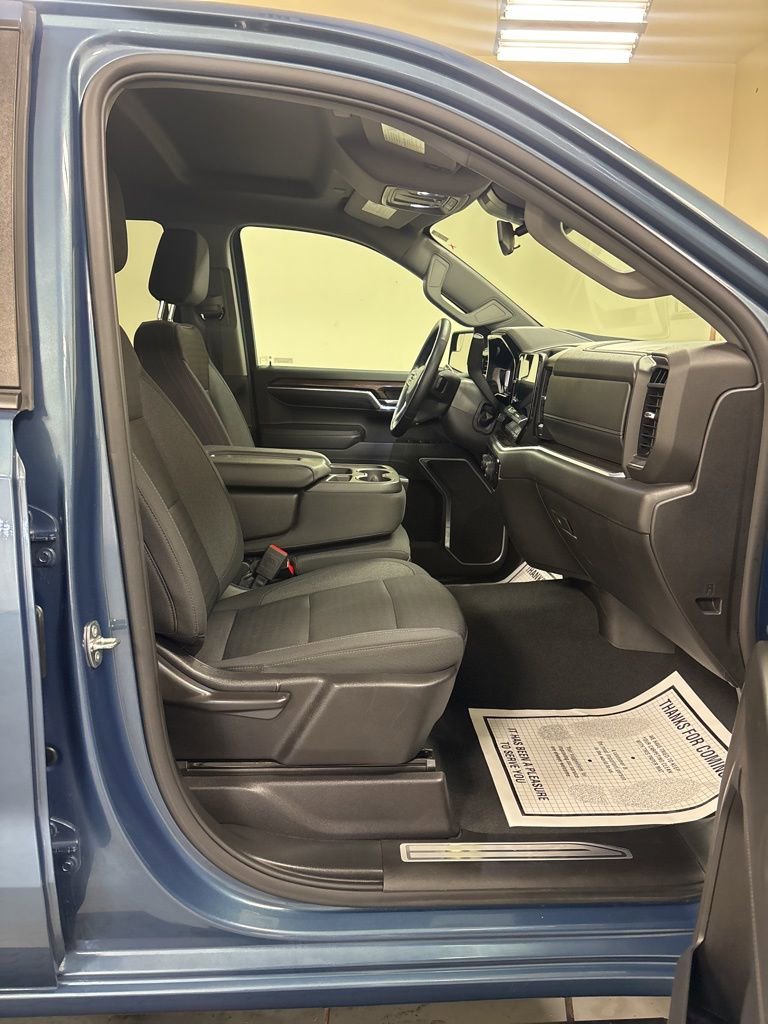 Used 2024 Chevrolet Silverado 1500 LT AWD/4WD image 23