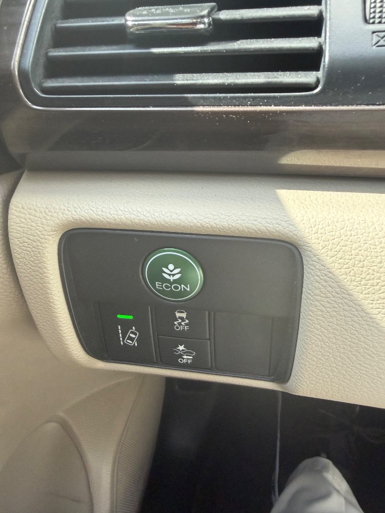 Used 2017 Honda Accord EX-L image 10