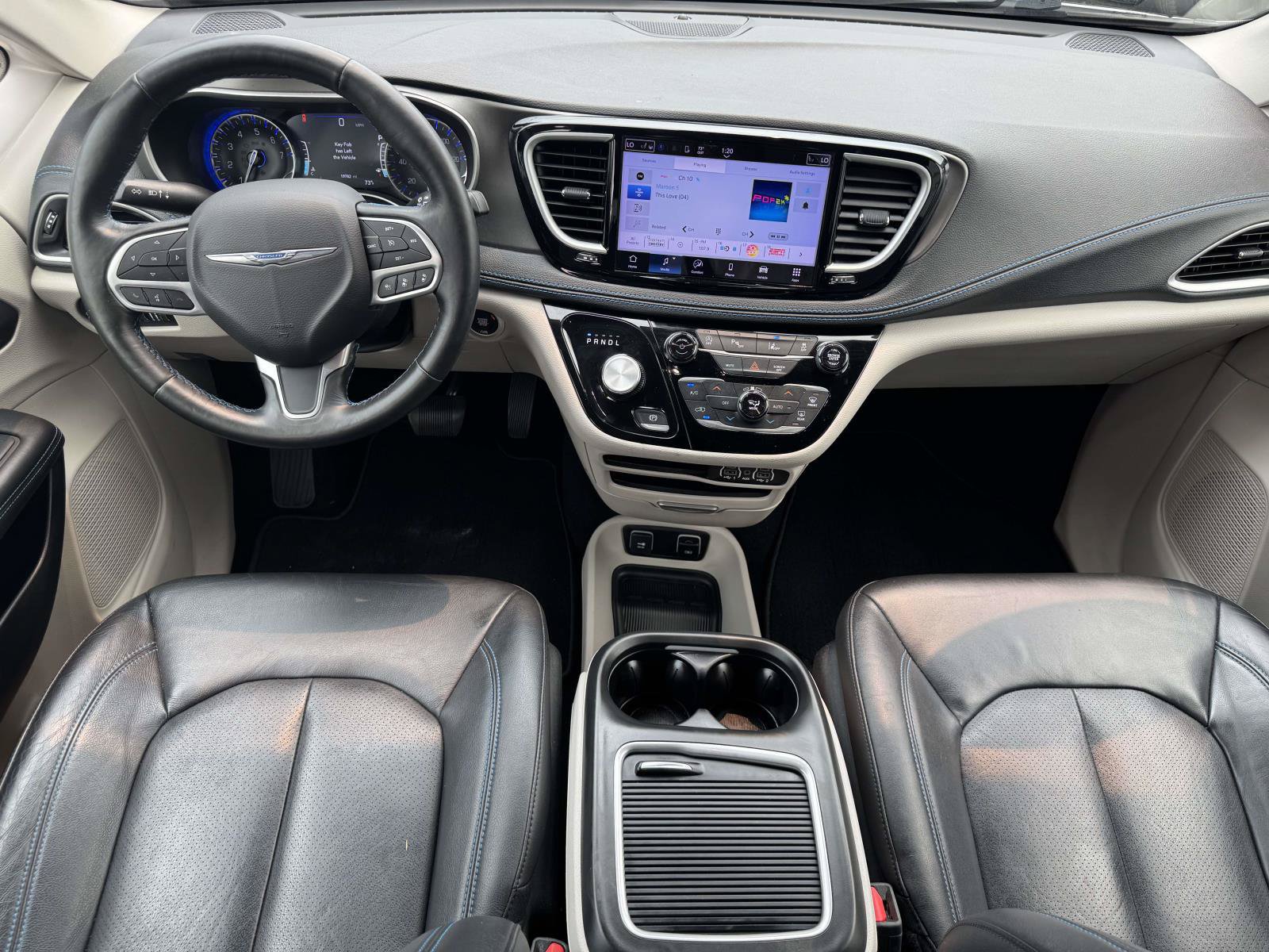 Used 2021 Chrysler Pacifica Touring-L FWD image 2