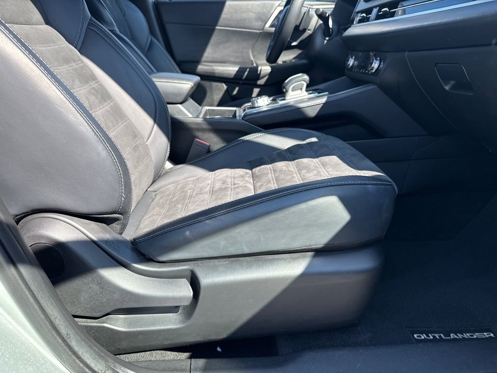 Used 2024 Mitsubishi Outlander SE image 13