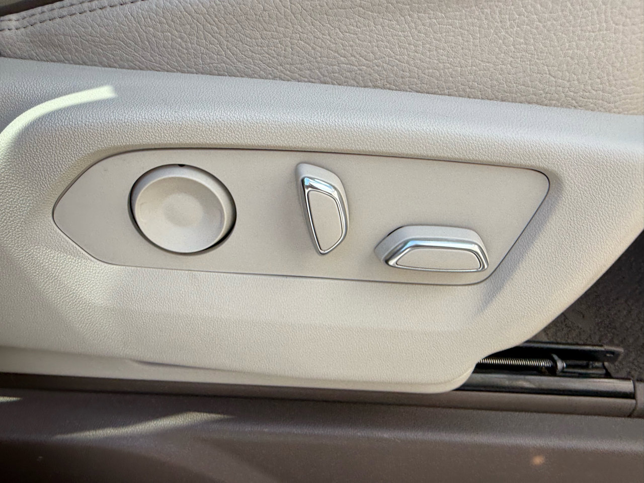 Used 2023 GMC Yukon Denali image 28