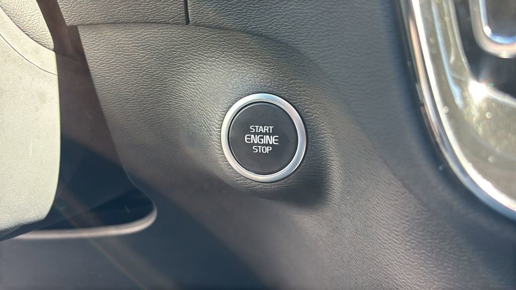 Certified 2026 Volvo XC40 B5 Plus AWD/4WD image 14