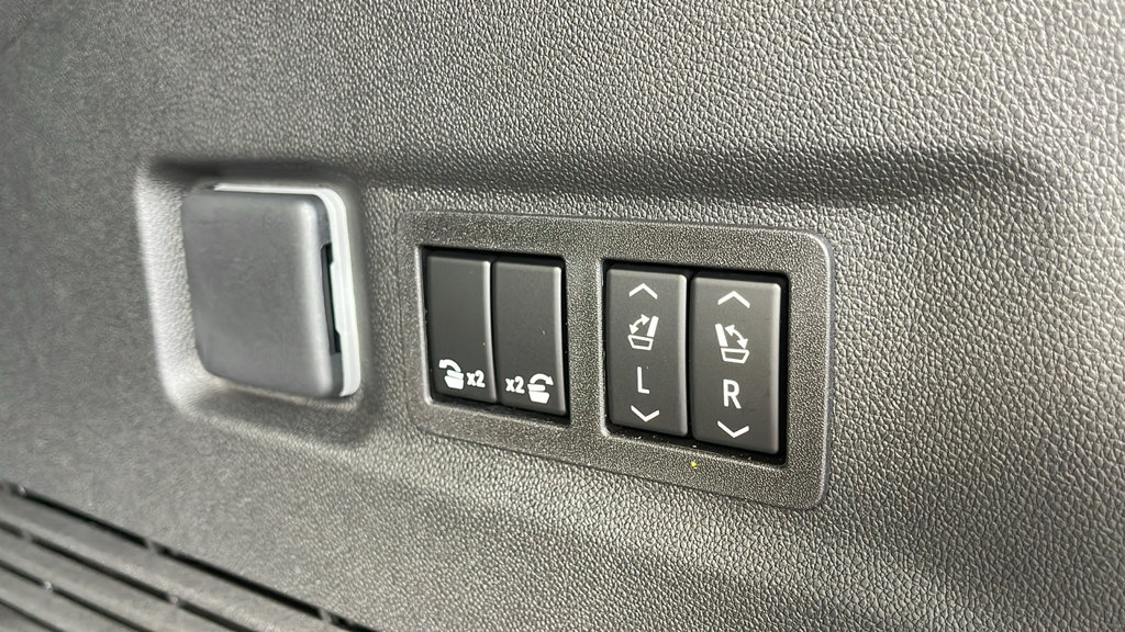 New 2026 GMC Yukon XL Elevation AWD/4WD image 25