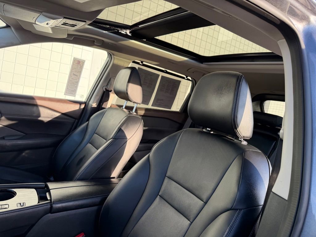 Used 2023 Nissan Rogue SL w/ SL Premium Package image 18