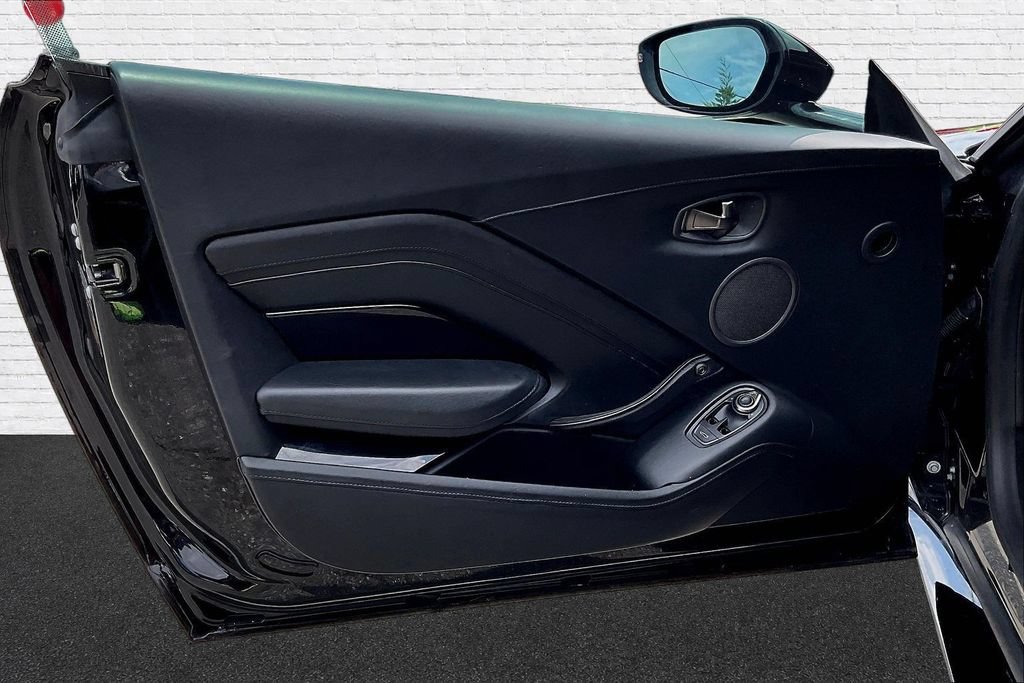 Used 2019 Aston Martin V8 Vantage Coupe RWD image 18