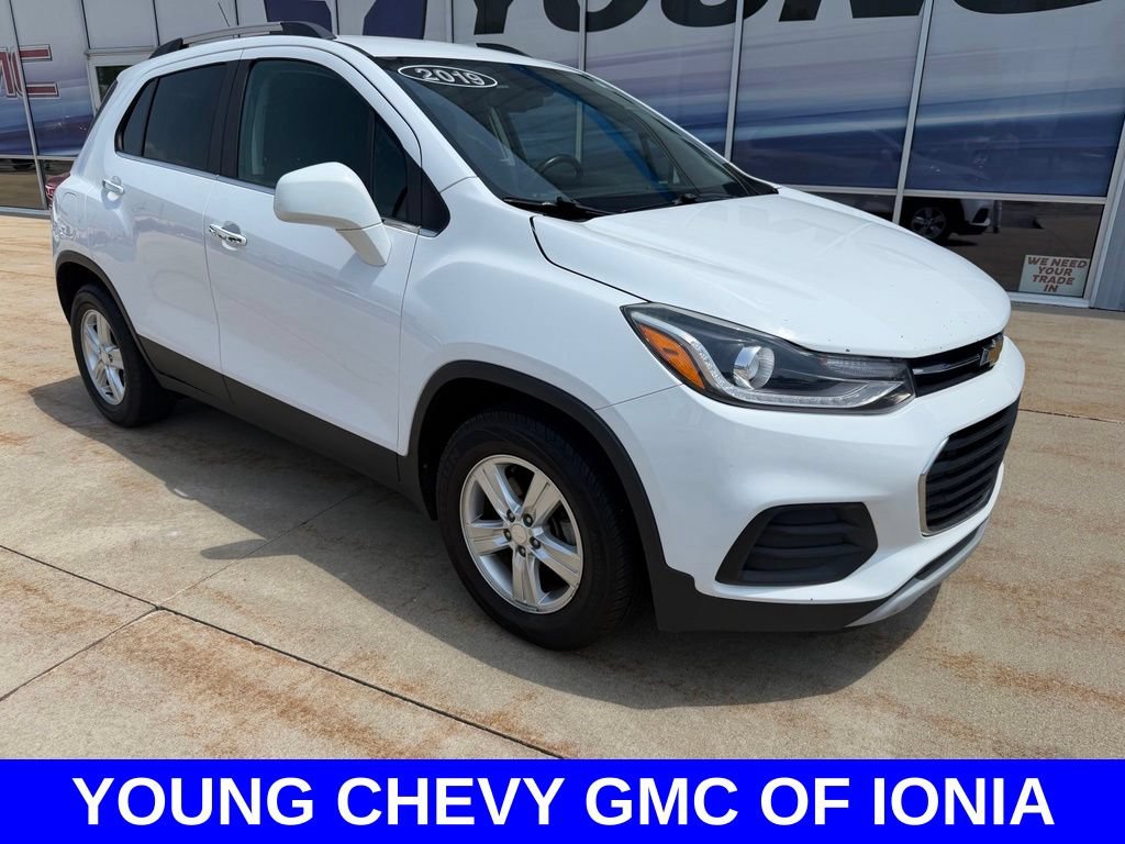 Used 2019 Chevrolet Trax LT w/ LT Convenience Package FWD image 2