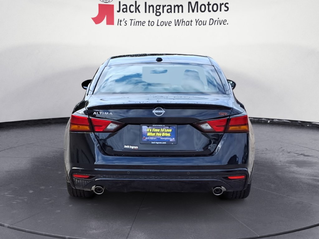 Used 2025 Nissan Altima 2.5 SR w/ SR Premium Package FWD image 4