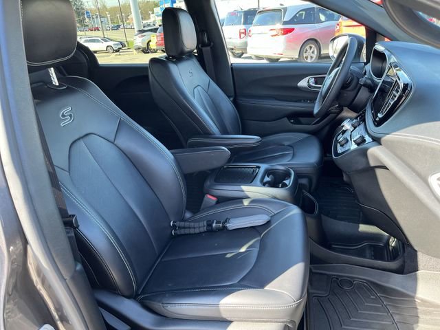 Used 2023 Chrysler Pacifica Touring-L w/ S Appearance Package image 27