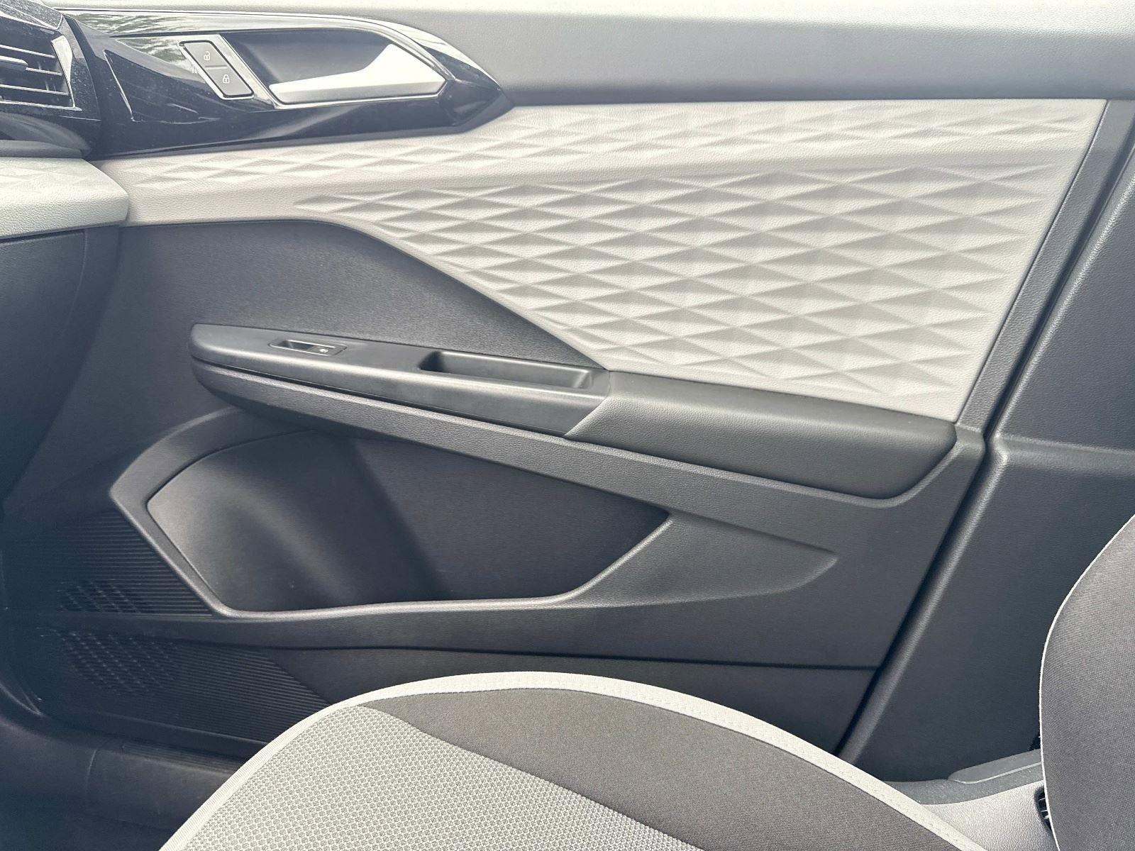 Used 2022 Volkswagen Taos S image 17