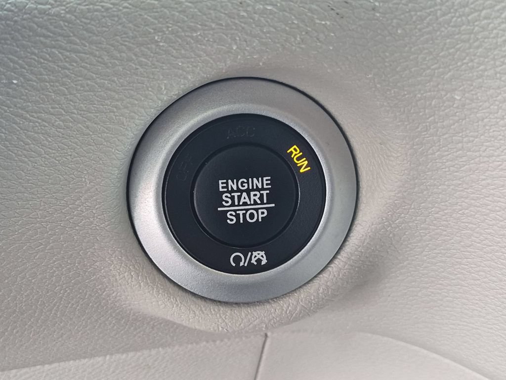Used 2023 Chrysler Pacifica Touring-L FWD image 21