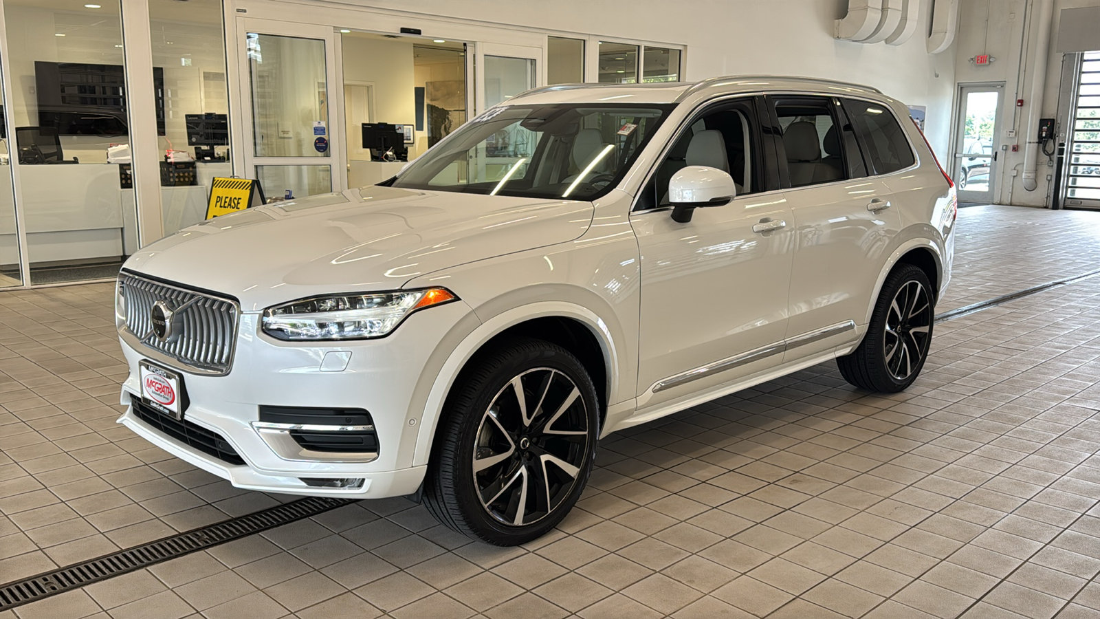 Used 2024 Volvo XC90 B6 Plus w/ Protection Package Premier AWD/4WD image 9