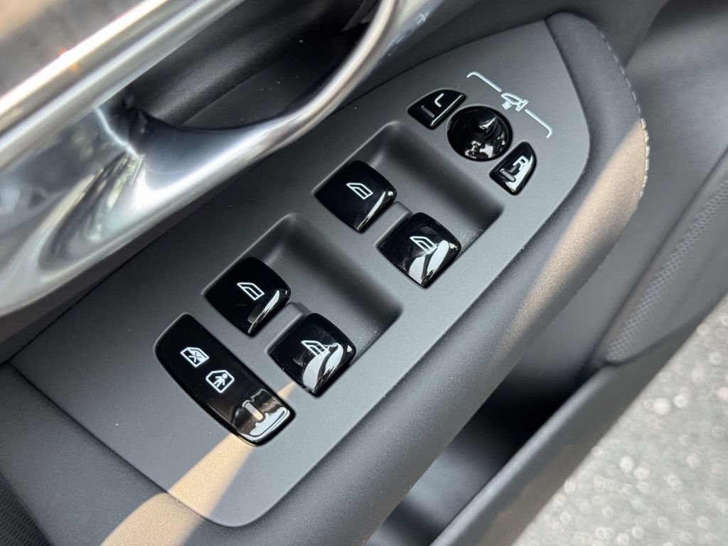 Certified 2026 Volvo XC90 B6 Ultra w/ Protection Package AWD/4WD image 19
