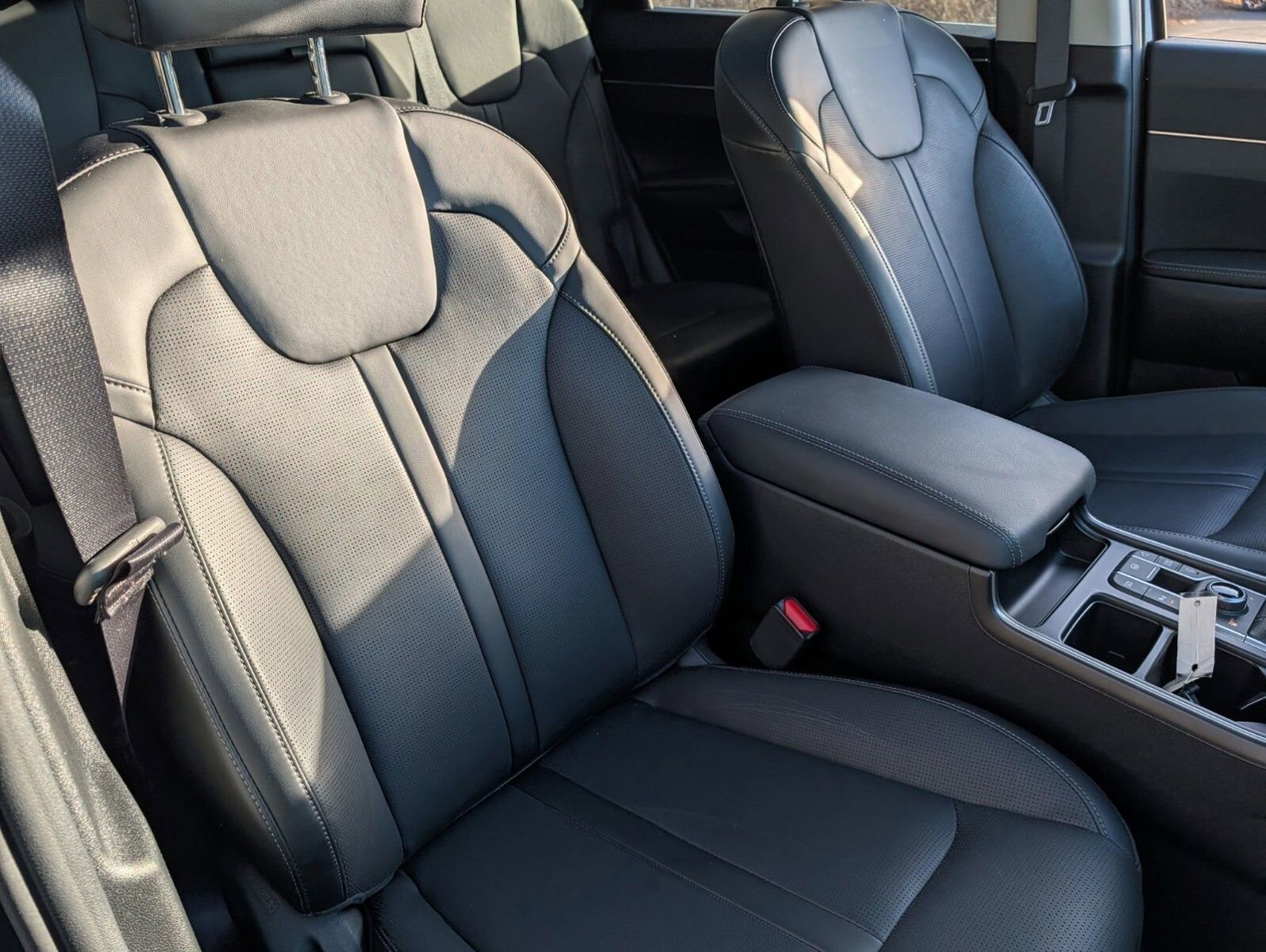 Used 2025 Kia Sorento S w/ Panoramic Sunroof Package image 24