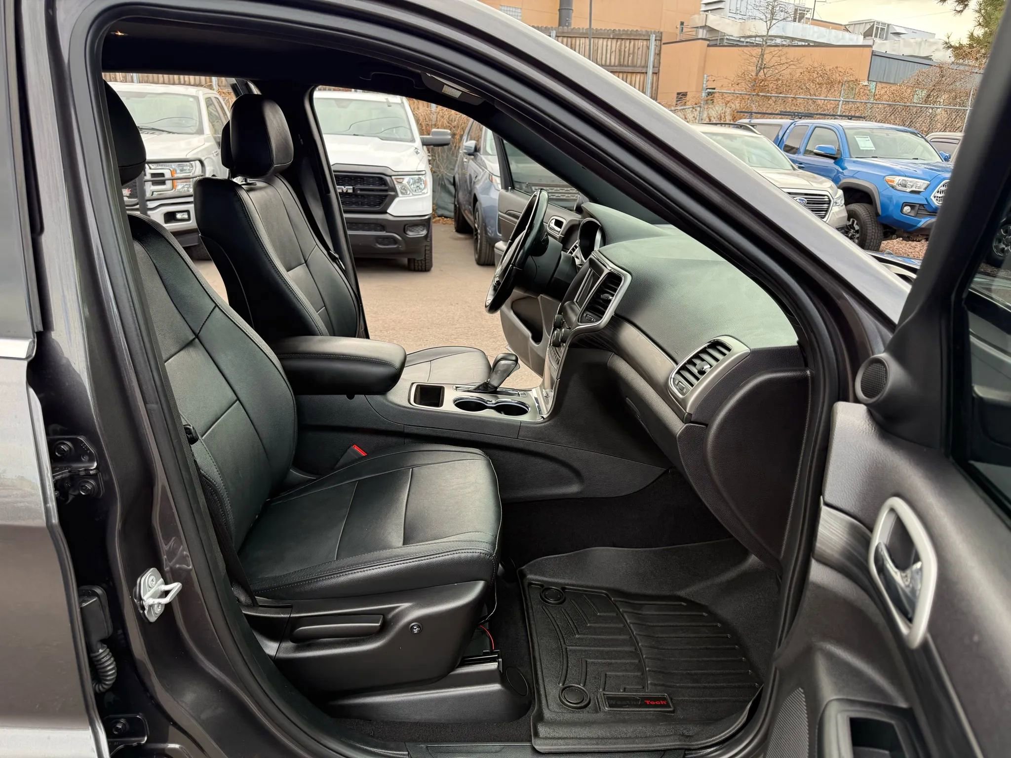 Used 2020 Jeep Grand Cherokee Laredo AWD/4WD image 22