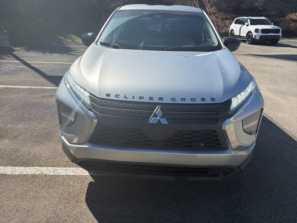 Used 2022 Mitsubishi Eclipse Cross LE image 2