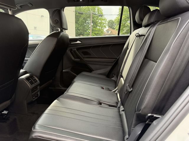 Certified 2022 Volkswagen Tiguan SE R-Line AWD/4WD image 13