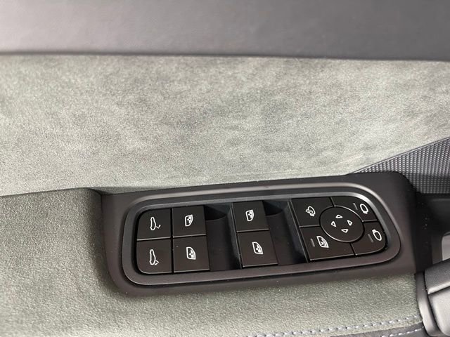 New 2026 Porsche Cayenne GTS image 32